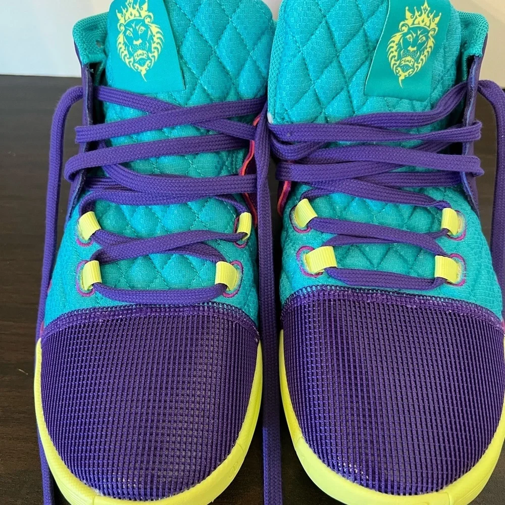 Nike ACG Purple and Teal Sneakers - Picture 6 of 8